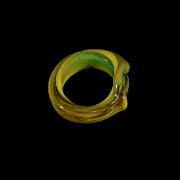 bague skull emeraude