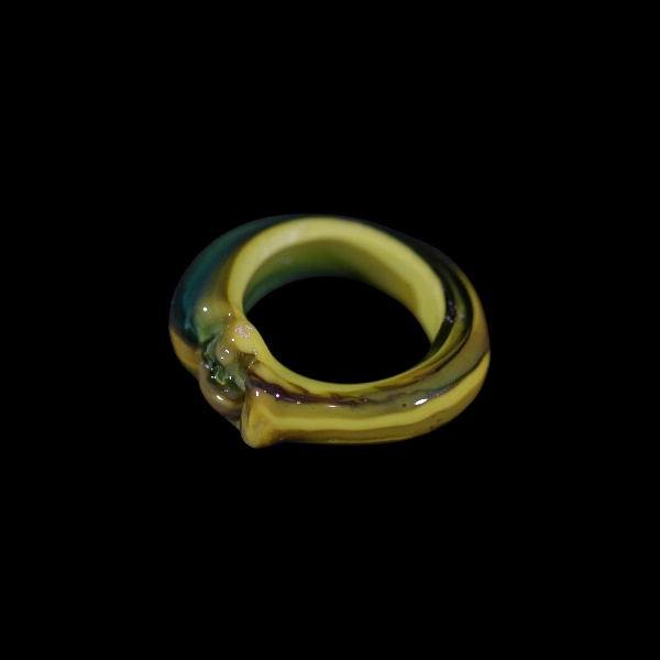 bague skull emeraude